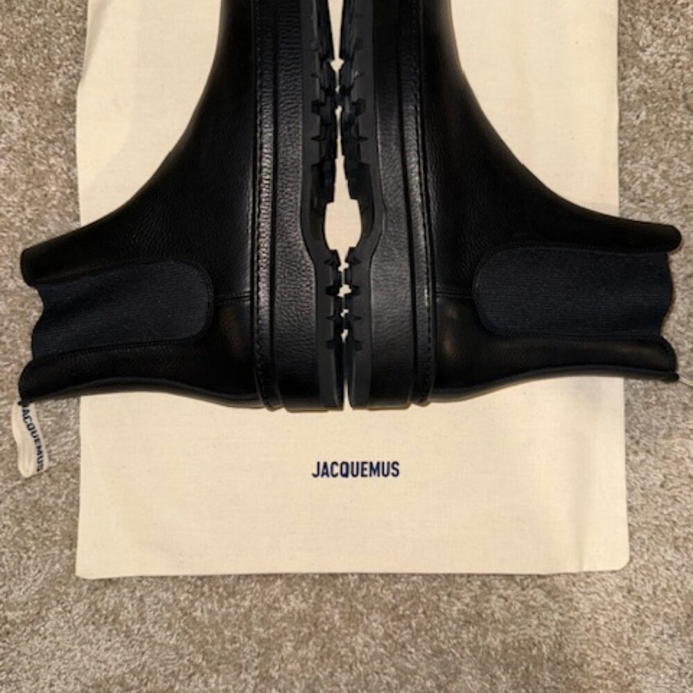 (NEW) JACQUEMUS Black La Casa 'Les bottines Pavane' BLACK CHELSEA BOOTS - Picture 2 of 7